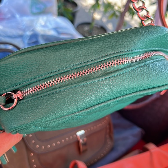 Green tassel quilted crossbody bag - Picture 3 of 6